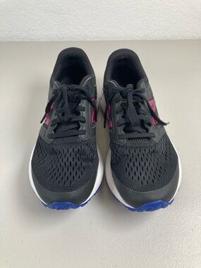 New Balance 520 V5 Women's Black & pink tennis Sz 7 Great Condition